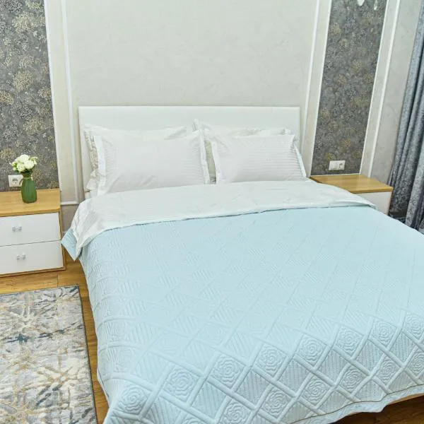 ЖК Бавария 1 комнатная возле клиники Дару, hotel in Aktobe