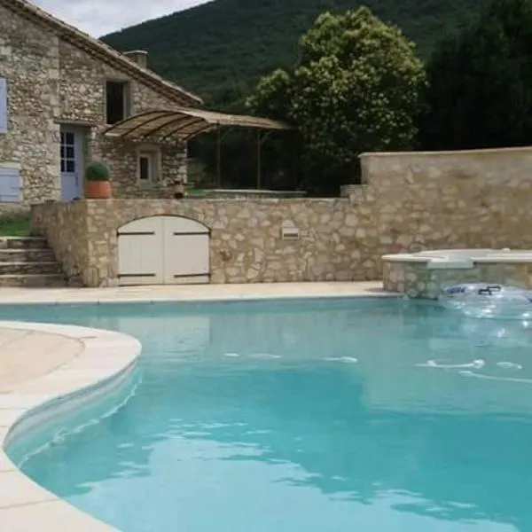 Gîte de Lou Mas, hotel in Savasse
