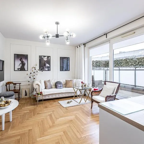 Luksusowy apartament blisko centrum, parking w garażu podziemnym, Hotel in Warschau