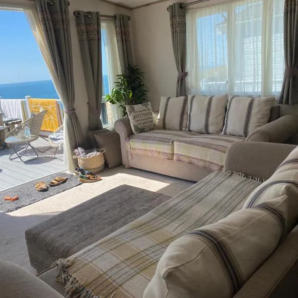 SeaView Chalet-DurdleDoor-Sleeps4to6- Pet friendly, hotel in Wareham