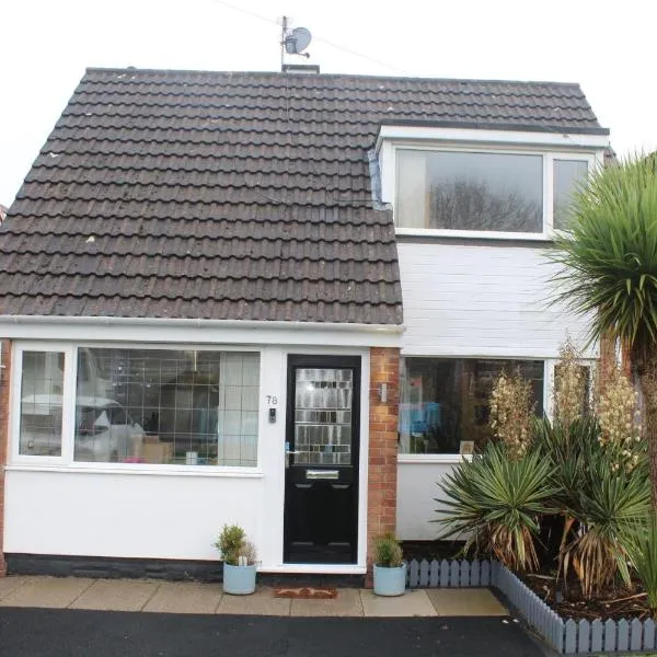 Beautiful home near beach, hotel in Formby