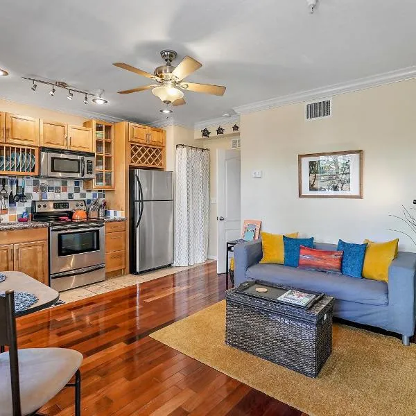 Wine-Dine-Sunshine Cozy Flat in The Heart of DTSP, hotel a St Petersburg