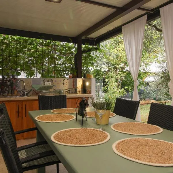Studio Šumbora, hotel in Peroj