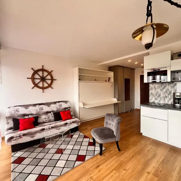 Heliotel Marine Studio avec balcon au 4eme étage à 200m de la mer, ξενοδοχείο σε Saint-Laurent-du-Var