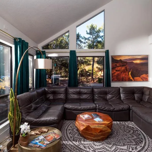 Luxe Boutique-Style Home w/Indoor Hot Tub, hotel a Sedona