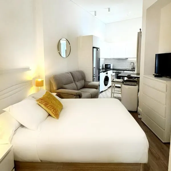 Delightful City Centre Studio Clarendon Apartment - Grand Central House, hotel in Gibraltar