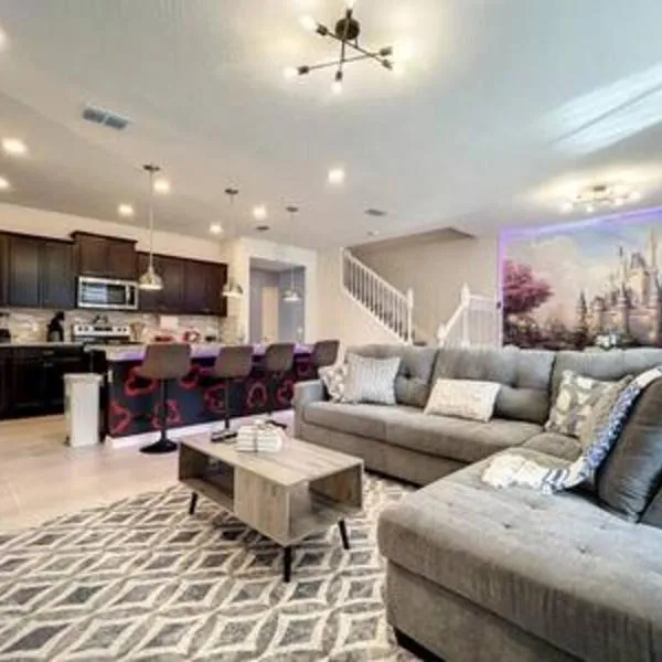 Family 5 Bdr Disney Villa w Private Pool Resort，位于达文波特的酒店