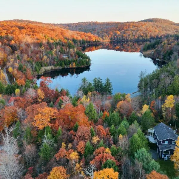 Lakefront Otis Home with Stunning Views and Boats!, hotel v destinaci Otis