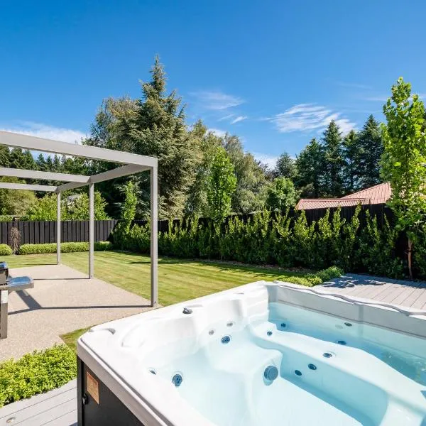 Eely On Point by Sotheby's Luxury Rental Homes, hotel in Wanaka