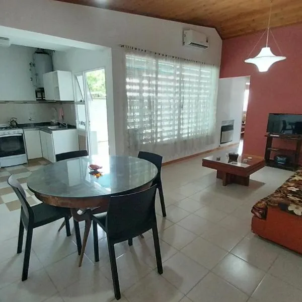 Departamento amplio dos dormitorios、パラナのホテル