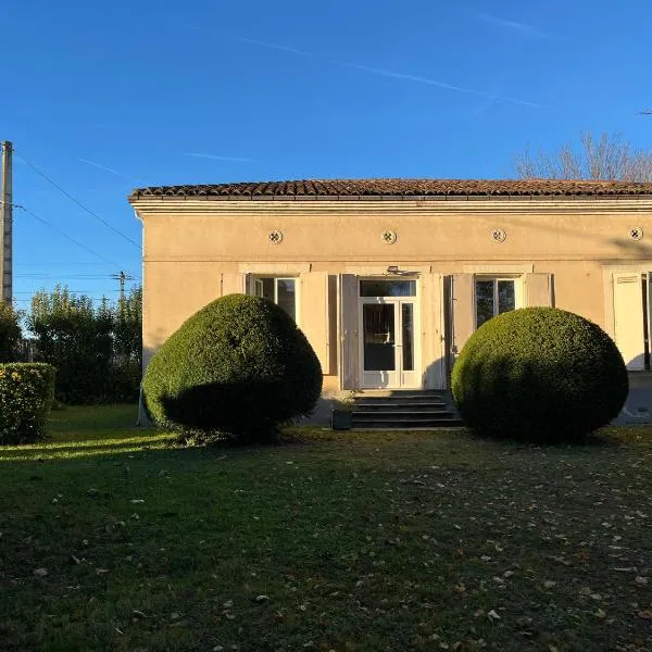 Maison 85 m2 deux chambres, hotel v destinaci Cazères
