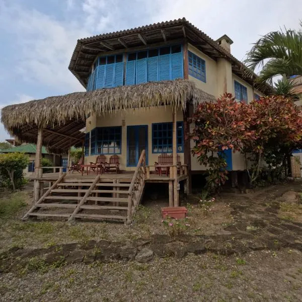 La Perla Hostel and Cabins, hotel v destinaci Las Tunas