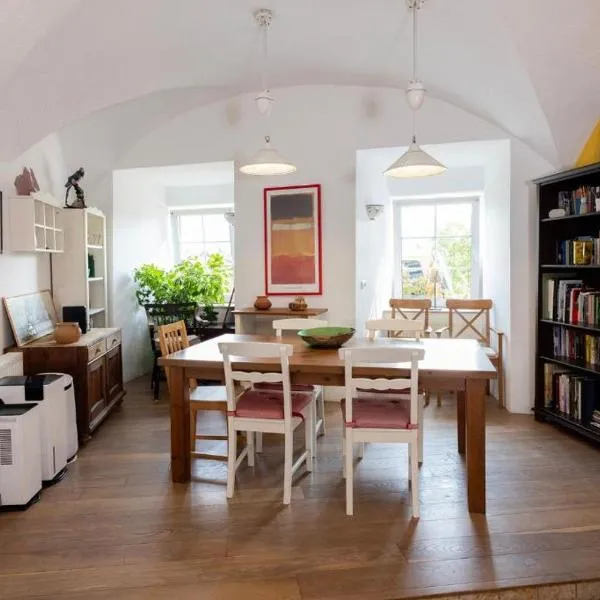 Hiša Linhart Apartment, hotel in Radovljica