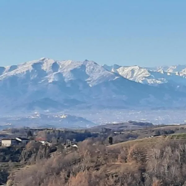 CASCINA BINELLO appartamenti A & B, hotel en Belvedere Langhe