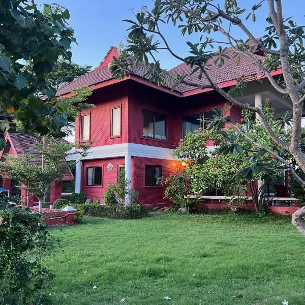 Baan Plumeria บ้านภูมิเรีย, hotel in Phetchaburi