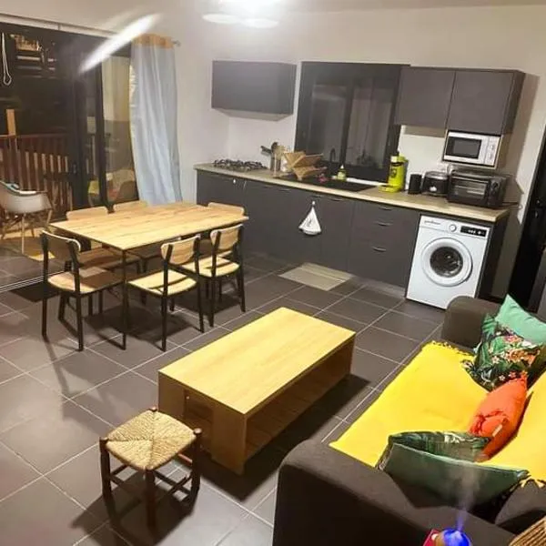 Maison Soleil 97424, hotel in Piton Saint-Leu