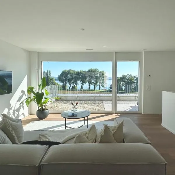Stylisches Ferienhaus bis 6 Gäste mit einzigartigem Seepanorama, Hotel in Ermatingen