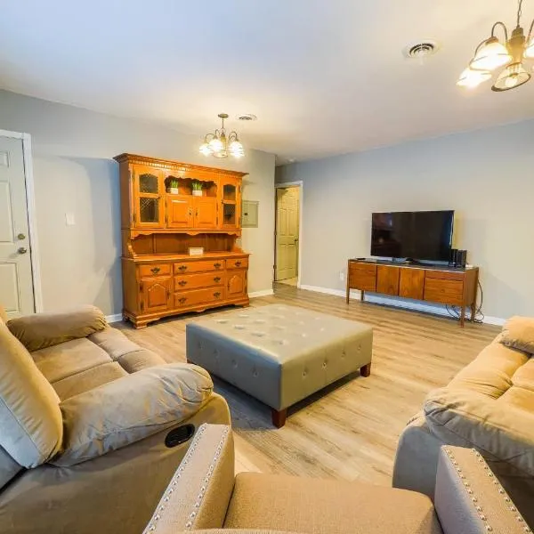 Large 6BR, 6 Bath in the city of Niagara Falls, hotel in Niagara Falls