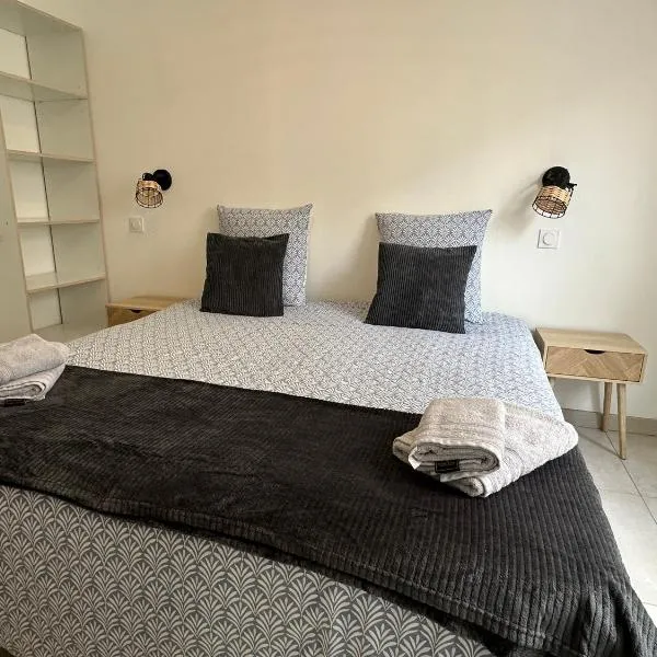 Chez Camille & Emma - Climatisé، فندق في روشفور