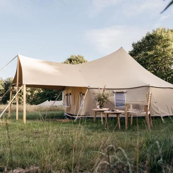 Villa Huno Glamping, hotel in Borre