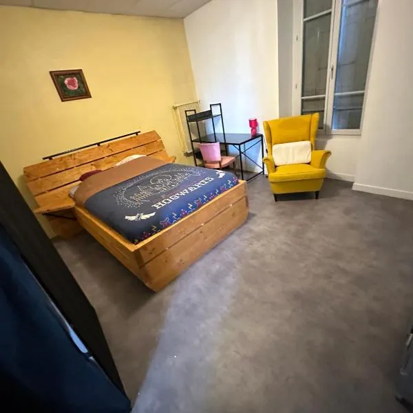 Studio Gare SNCF, hotel v destinaci Tarbes