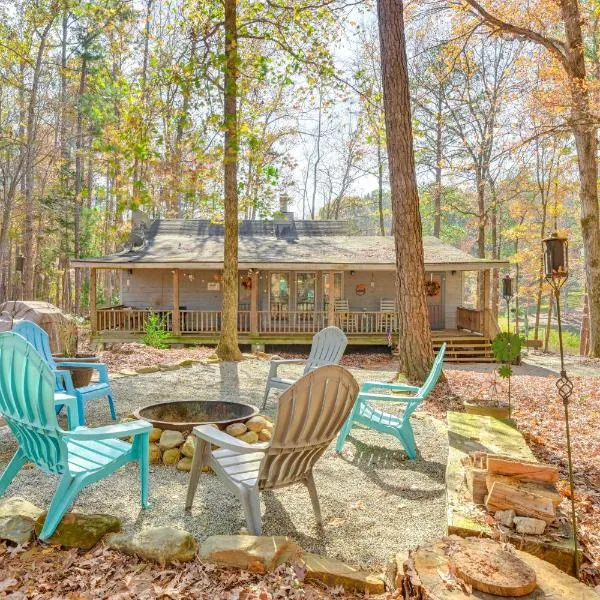 Secluded Hamilton Cabin Retreat with Private Lake!, hotel a Hamilton