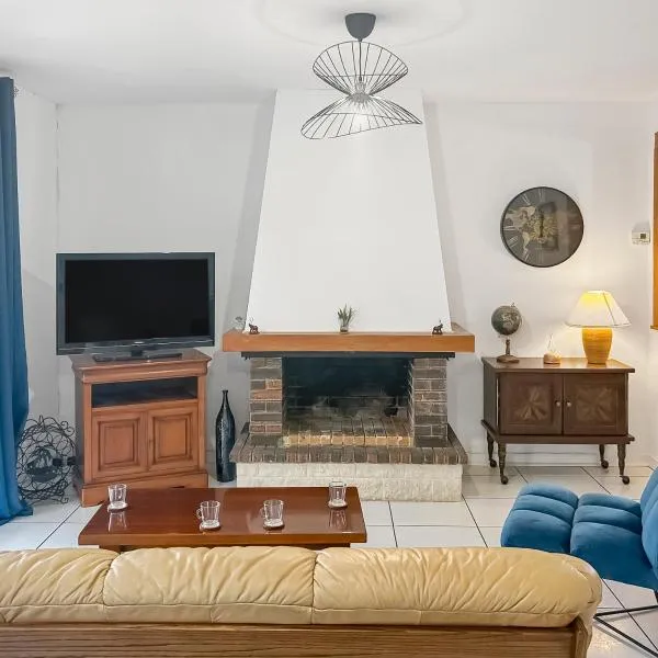 Maison lumineuse, jardin et Wi-Fi gratuit, hotel en Tours