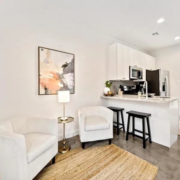 Welcoming Town Home Brand New Construction, hotel en Lafayette