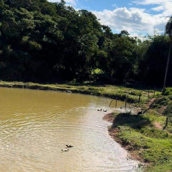 Pedacinho do céu Casa de sítio com lago para pesca