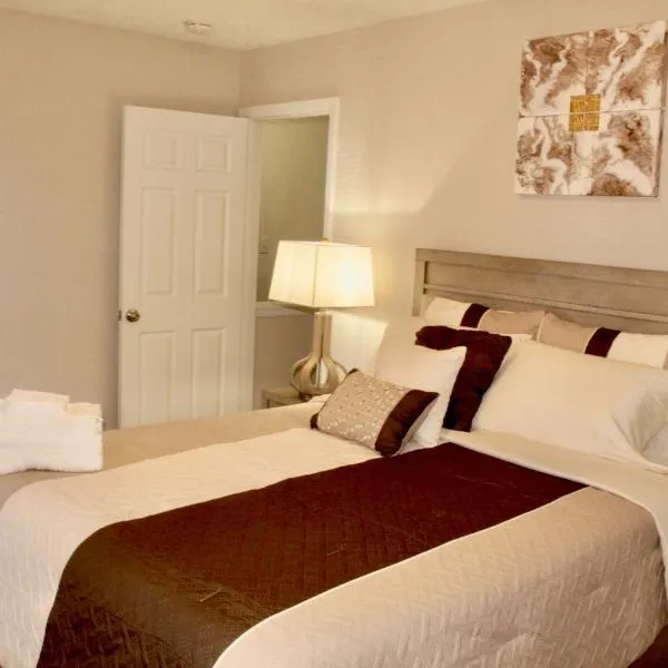Cheerful 2 bedroom townhouse with indoor fireplace, hotel en Tucker