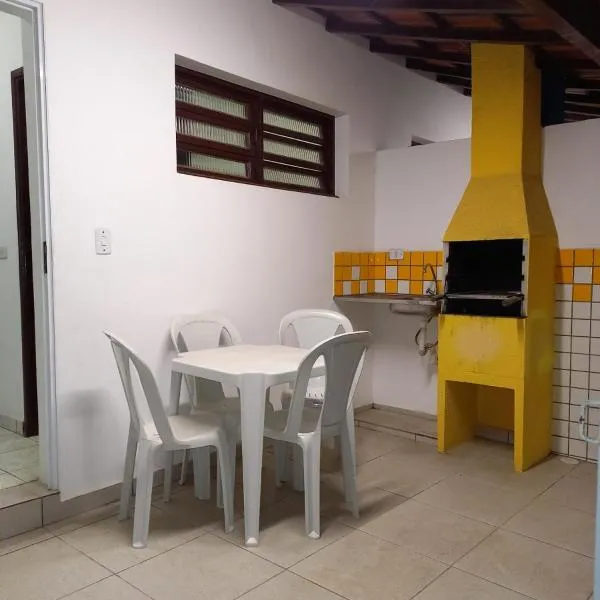 Kitnet completa 150 mts da Praia, khách sạn ở Ubatuba
