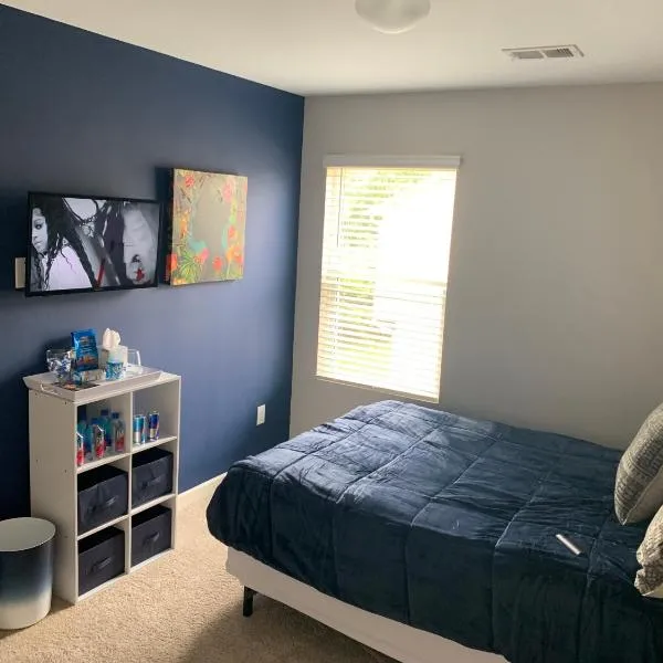 Kingsbrook Quarter Townhome - 20 mins from Airport & Downtown, hotel en Decatur