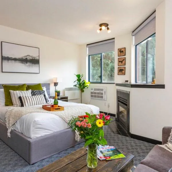 Ideal Central Village Location!, отель в Уистлере