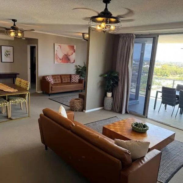 Stunning Sub Penthouse, hotel in Gladstone