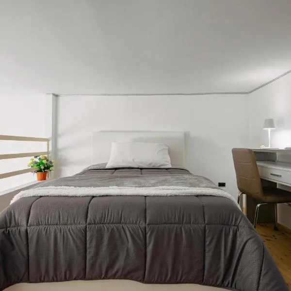 Free Parking-Parthenope's House, hotel v destinaci Marano di Napoli