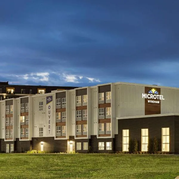 Microtel Inn & Suites by Wyndham Boisbriand, hotel in Sainte-Thérèse