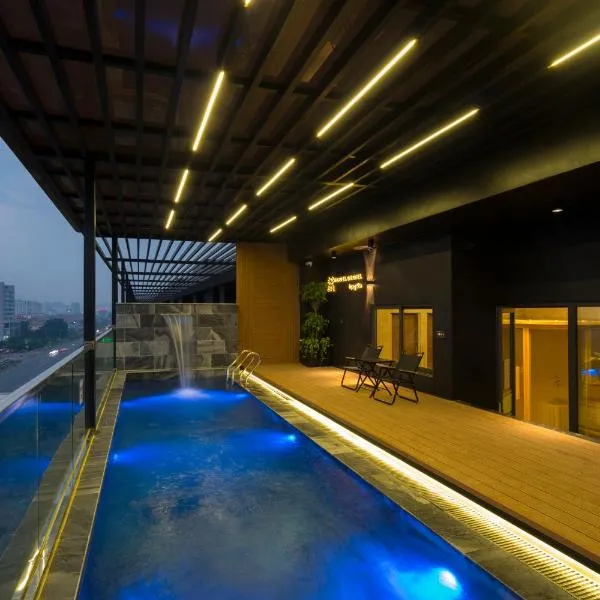 BBQ Hotel & Hostel with Swimming Pool Lạng Sơn, hotel v destinaci Lạng Sơn