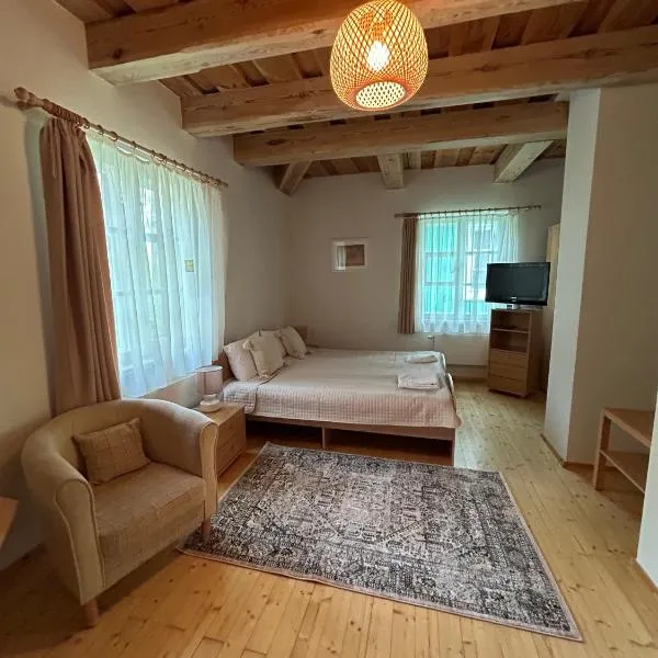 In heart of Trakai you'll find authentic Karaim house, hotel v destinaci Trakai