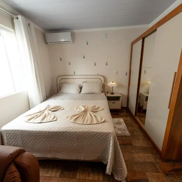 Casa Luxuosa no Coração de Irati, hotel v destinaci Irati