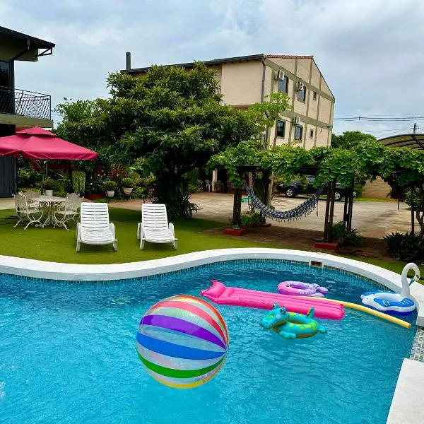 Apartamento con piscina, terraza y parking en las cercanías de Asunción, hotel v mestu San Lorenzo