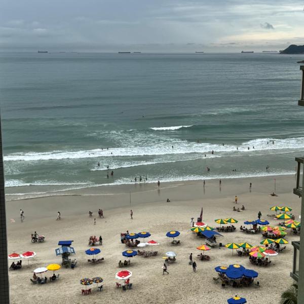 Apartamento Pitangueiras pé na areia