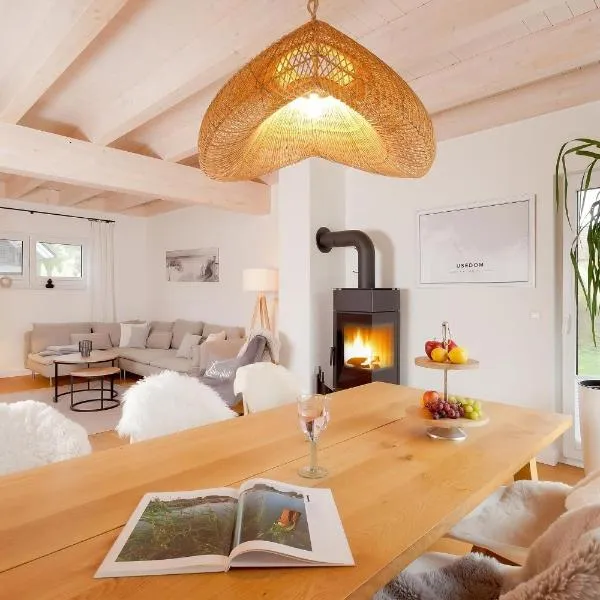 Ferienhaus Ankerplatz No2 Usedom mit Sauna & Kamin, hotel v destinaci Krummin