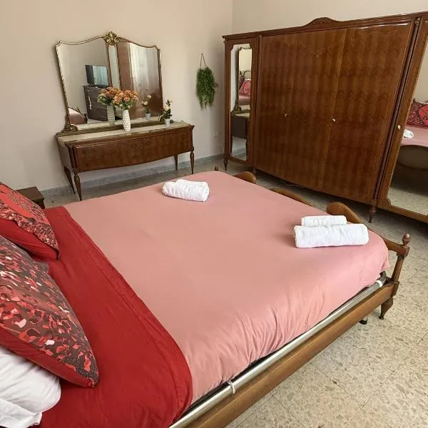 STAY IN NAPLES - Lovely apartment near the airport, hotel sa Naples