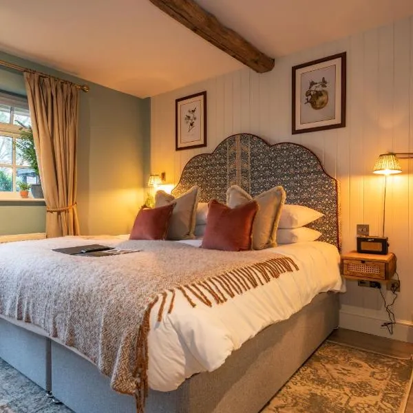 The Old House Inn, hotel in Burstow