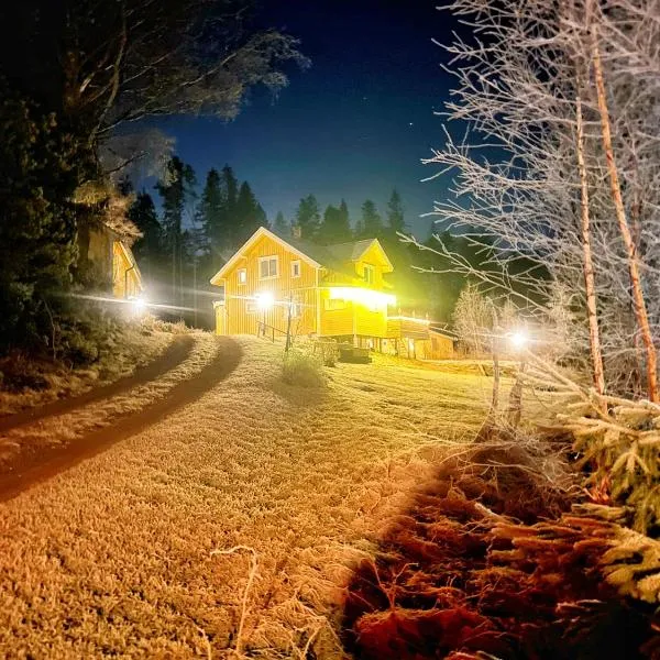 The Nordby Cabin - 3 minutes from E6, hotel en Strömstad