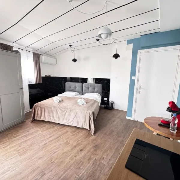 Modern Studio Nr12 private Kitchenette, Bathroom, Balcony, hotel v destinaci Limassol