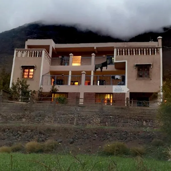 Gite Angour Tacheddirt, hotel v destinaci Tacheddirt