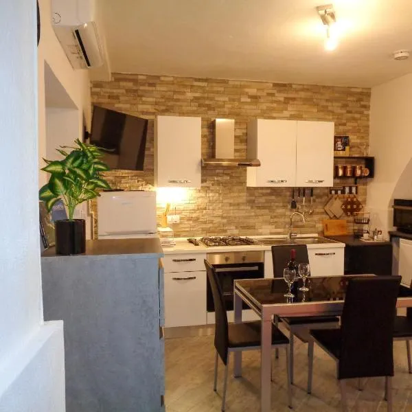 'Al Vico Dante', hotel em Loceri