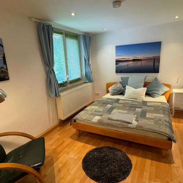 Gemütliche Gästewohnung in Landhaus mit Pool, hotel a Laasdorf