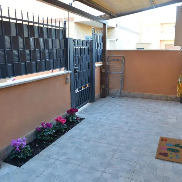 Casa Vacanze a Fiumicino vicino Aeroporto e Spiaggia con Wi-Fi, hotel in Fiumicino